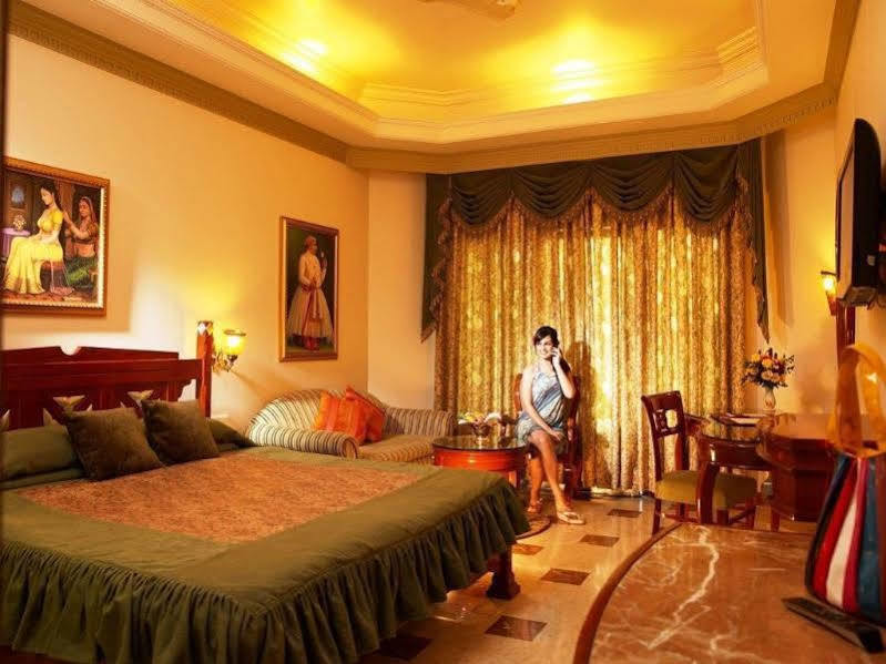 Hotel Hillock Mount Abu Buitenkant foto